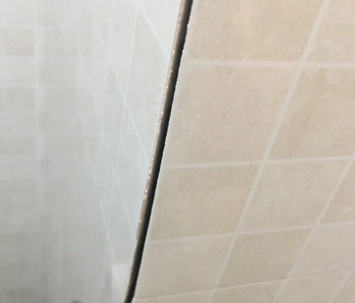 千山瓷砖空鼓维修公司分享阳台瓷砖脱落的修复过程可以分为以下几个步骤
